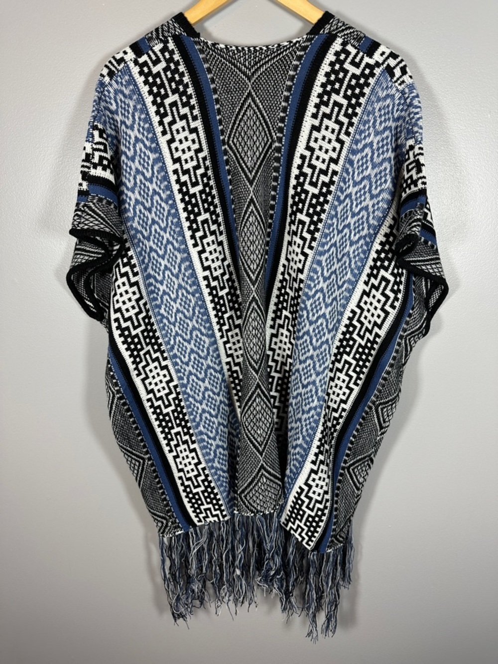 LAVA Southwestern Boho Tribal Aztec Fringe Open Poncho One Size - Picture 5 of 6